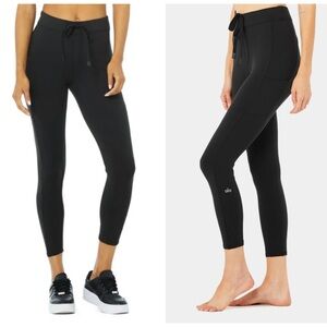 like new, worn once alo yoga checkpoint 7/8 legging black xxs